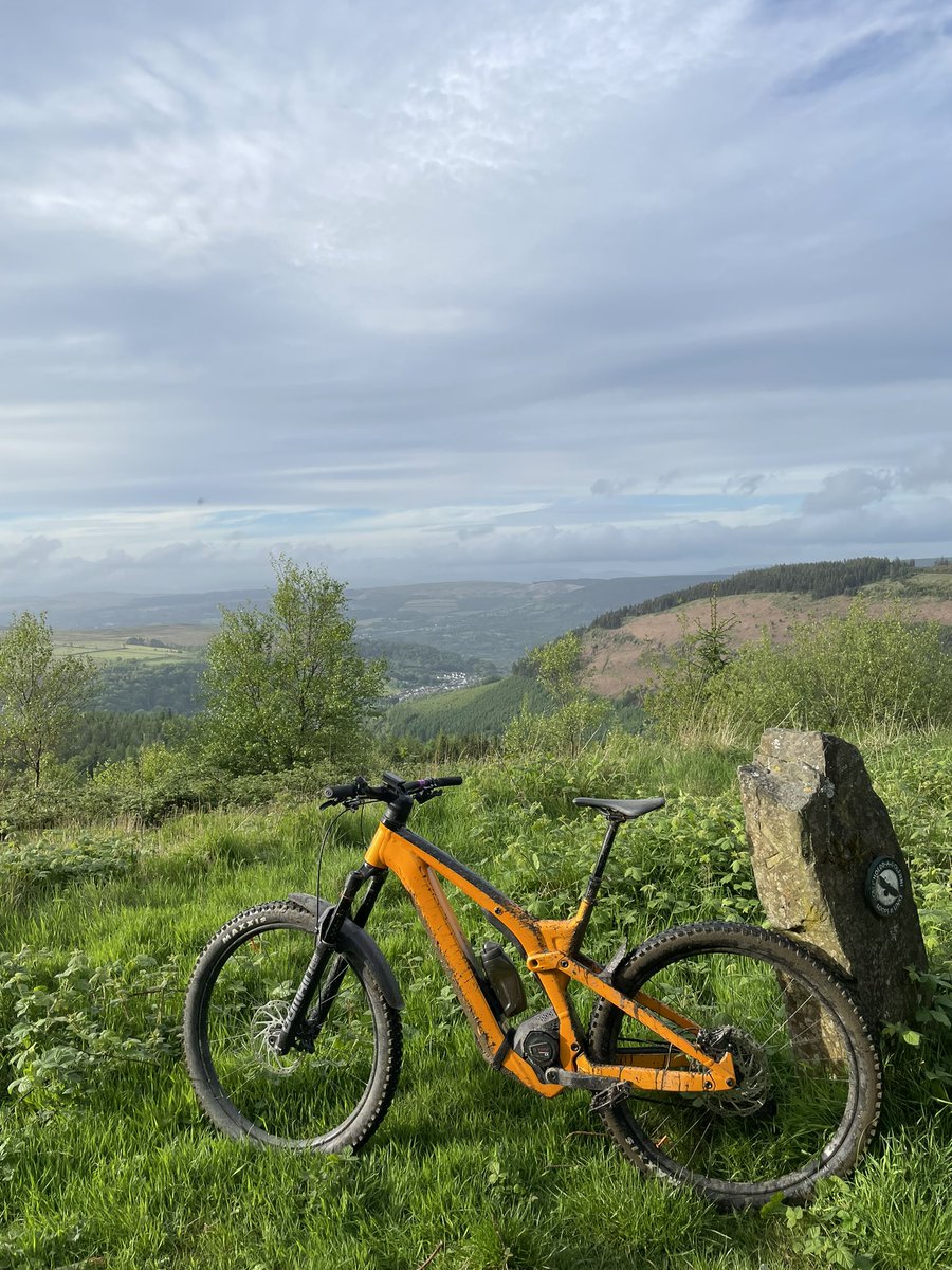 AberdareMTB's tweet photo. The mud is back and boy was it fun sliding down #toxic this evening #BlueIsTheColour #BlueCrew #MtbRespect #Plur @scottsports @ScottyLaughland https://t.co/D8hFGW4ZHV