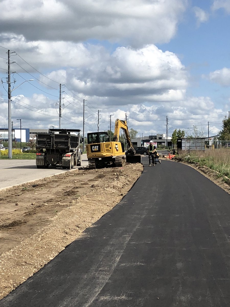 Just said to my teen “Ohhhh check out that sweet multi-use path” as we drive up Hanlon Creek Blvd. To which she replies “That is SUCH a city-councillor-y thing to say.” Yup. Love the new infrastructure #PublicWorksWeek @cityofguelph