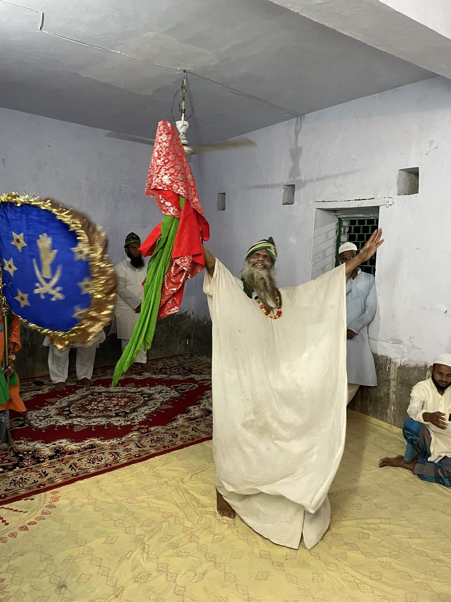 Soofinama's tweet photo. Live pictures of a Malang Faqir from Makanpur in the state of Haal Qaal (Sufi Dance) at the Urs Mubarak of Belchi Sharif, Bihar

#BelchiSharif #Malang #Faqir #Sufinama https://t.co/Sy2BSV5ybc