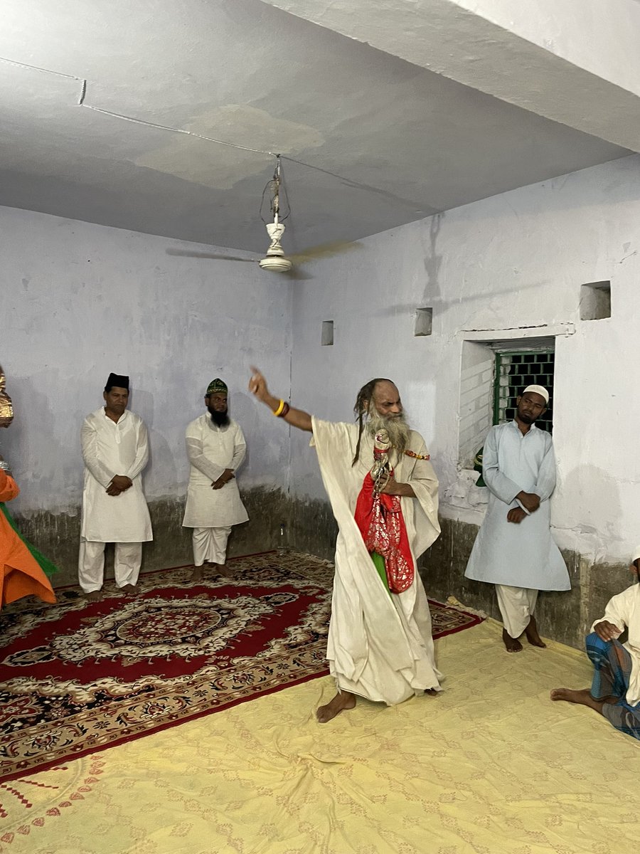 Soofinama's tweet photo. Live pictures of a Malang Faqir from Makanpur in the state of Haal Qaal (Sufi Dance) at the Urs Mubarak of Belchi Sharif, Bihar

#BelchiSharif #Malang #Faqir #Sufinama https://t.co/Sy2BSV5ybc