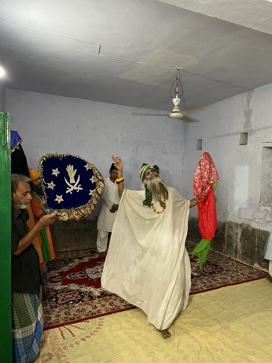 Soofinama's tweet photo. Live pictures of a Malang Faqir from Makanpur in the state of Haal Qaal (Sufi Dance) at the Urs Mubarak of Belchi Sharif, Bihar

#BelchiSharif #Malang #Faqir #Sufinama https://t.co/Sy2BSV5ybc