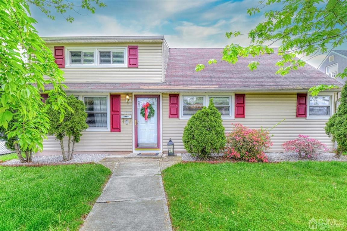 KCSellsNJ's tweet photo. New Listing! $435,000.00, 4BR, 2BA, 80 Marion Street, CARTERET, NJ 07008, Full Details https://t.co/Ix1NXODkC4 https://t.co/nn4XnEB3dO