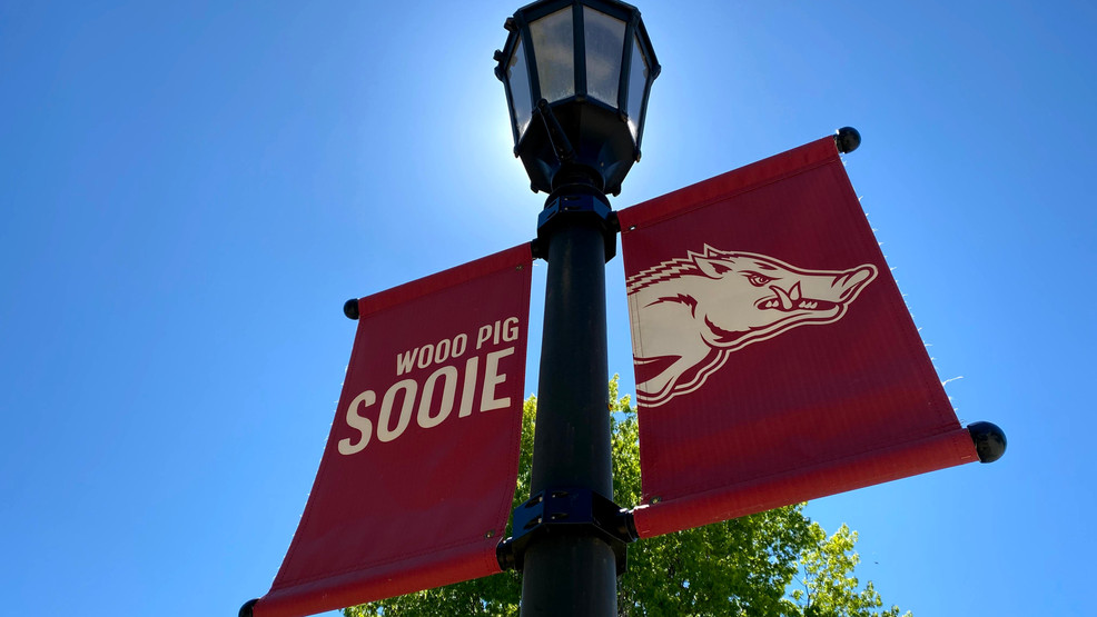 KATVNews's tweet photo. The @UArkansas announced Monday that it is in the final stages of negotiations to make #Atlanta-based @CocaCola the university’s exclusive non-alcoholic cold beverage sponsor and provider. https://t.co/K6H3dhbkqy | #arnews https://t.co/IyhSsOIPmp