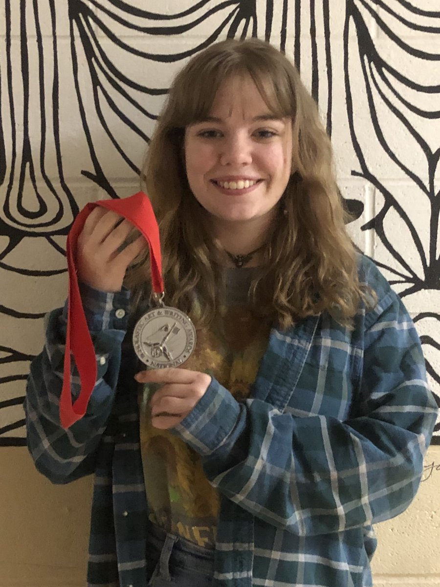 FCSDNews's tweet photo. @fcsdhighschool senior Elana Thompson earned a GOLD award for her Memory Project portrait painting in the Scholastics Art &amp; Writing Regional competition! The piece was sent to the National Scholastics competition, where Elana received a National Silver Medal! Well done, Elana! https://t.co/7tVisTvdDc