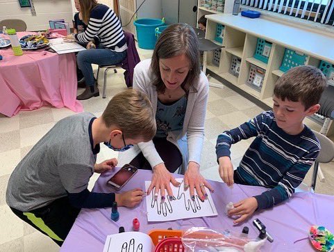 PCCS_Official's tweet photo. First grade students at Tonda Elementary put together and ran a Spa Day to pamper their moms for Mother’s Day the other week. They gave their moms beautiful manicures, back massages and made a hand-painting craft together!
#PCCSCreatingtheFuture #LearnPrepareThrive https://t.co/1zne1mSAAR