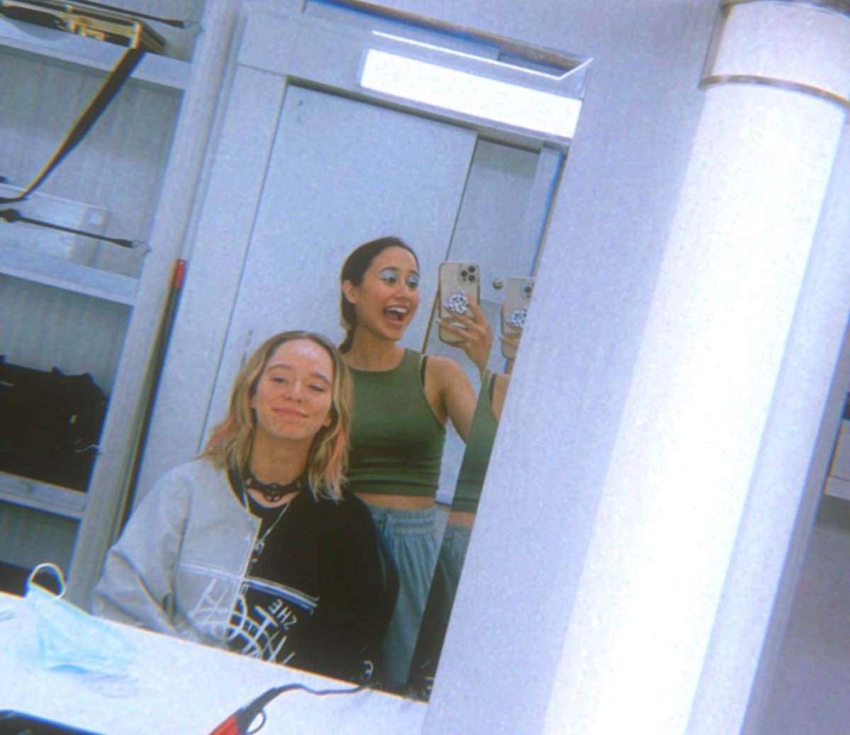 thinkeroouil's tweet photo. missing the mirror selfies https://t.co/ae7NuEzHuv