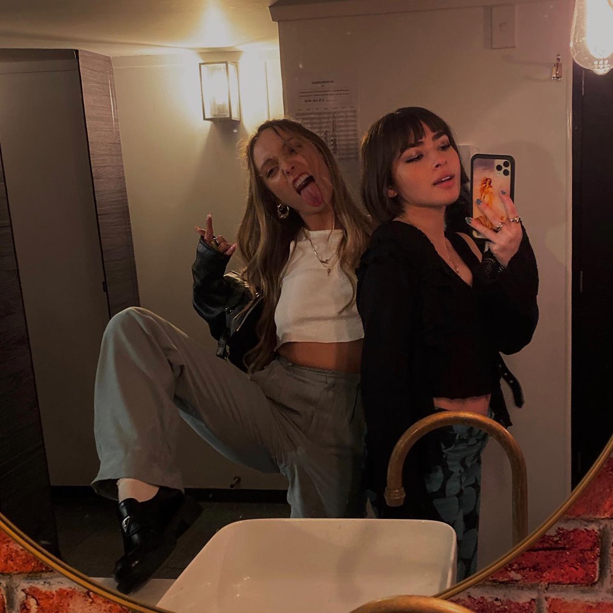 thinkeroouil's tweet photo. missing the mirror selfies https://t.co/ae7NuEzHuv