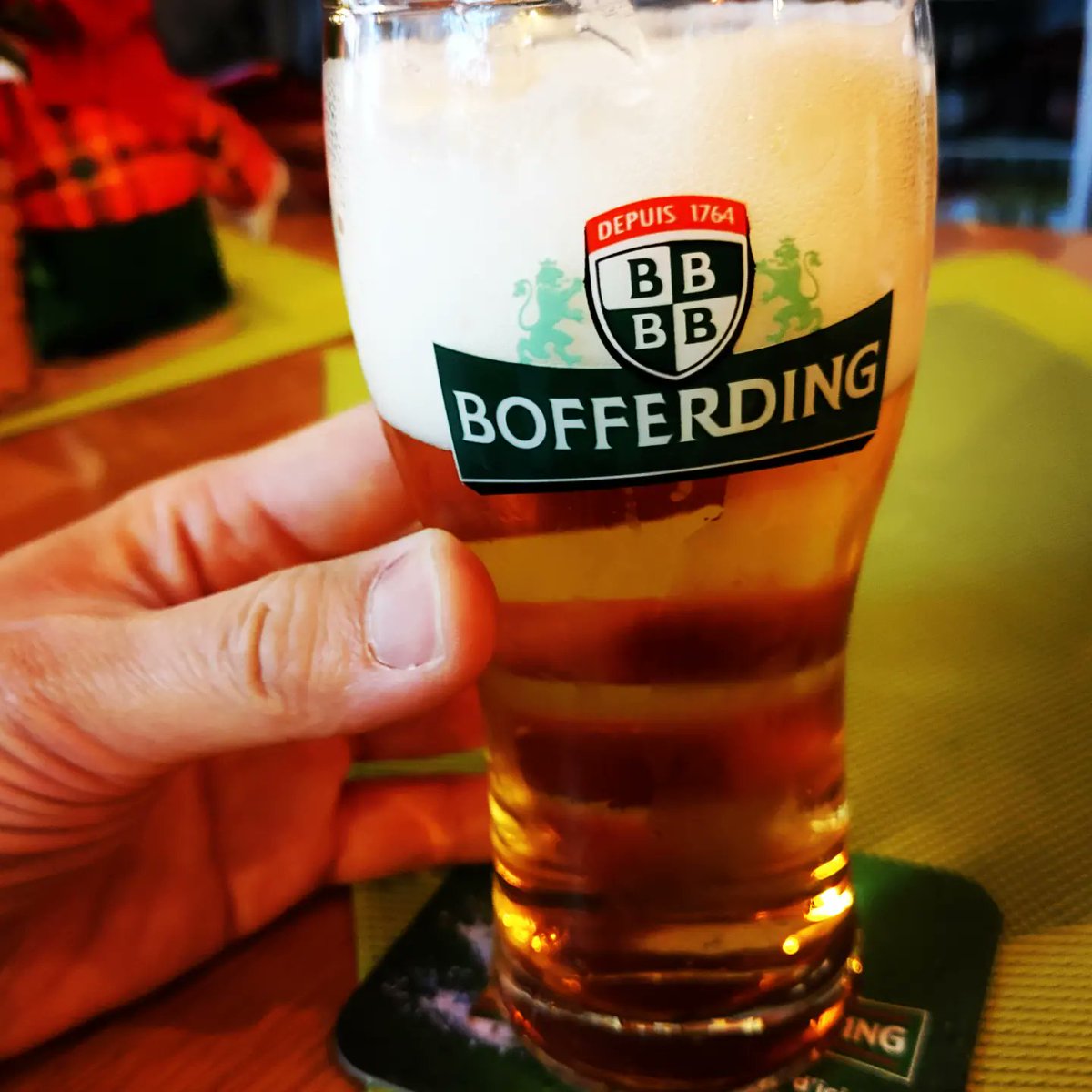 yoshiryukakashi's tweet photo. 欧州ANIMAREツアー🇱🇺番外
ルクセンブルクのビール🍻
良く呑まれるのはこの３種類

#ボッファーディング 🍺
#バティン 🍺
#ディーキルヒ 🍺

日本人の舌に合う呑みやすいビール
地産地消でほとんど流通しないとのこと。また来たい〜♪

#ルクセンブルク #ビール
#bofferding 
#batti
#diekirch https://t.co/GG0okW73We