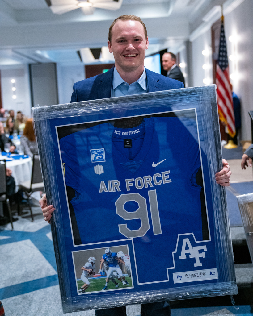 Air Force Football on Twitter "𝐅𝐚𝐥𝐜𝐨𝐧 𝐅𝐢𝐫𝐬𝐭𝐢𝐞 McKinley O'Neal will