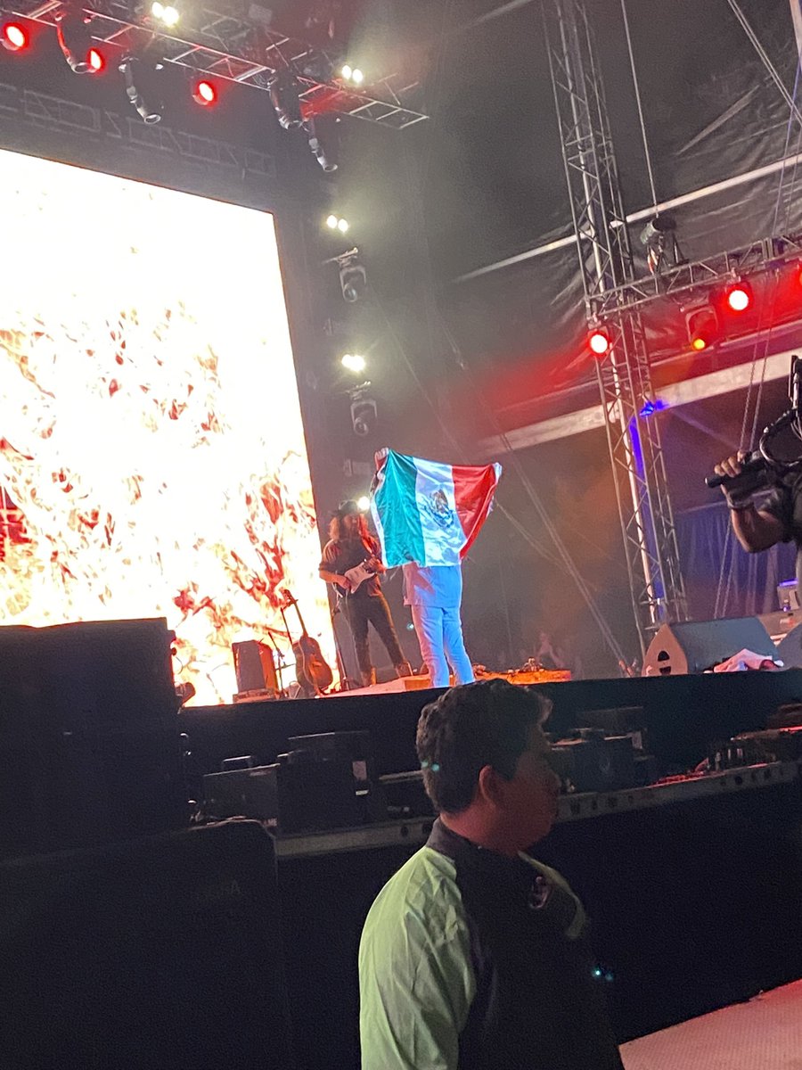 karen_leemonade's tweet photo. LOGRÉ VER A OLIVER EN PRIMERA FILA AJDKSKSKDK LO AMO 🥺❤️ https://t.co/KVOc961DzD