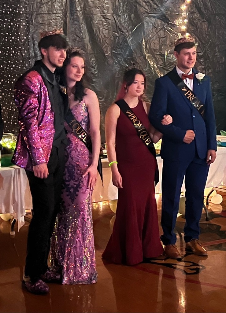 GACSchools's tweet photo. A few more prom pictures featuring some of our GAC students. This year’s prom theme was Enchanted Forest.  The entrance had potted trees with lights and hanging terrariums with flickering candles leading to the show stopping wisteria archway. Pizza was served after the dance. https://t.co/yvzWGYHhC9