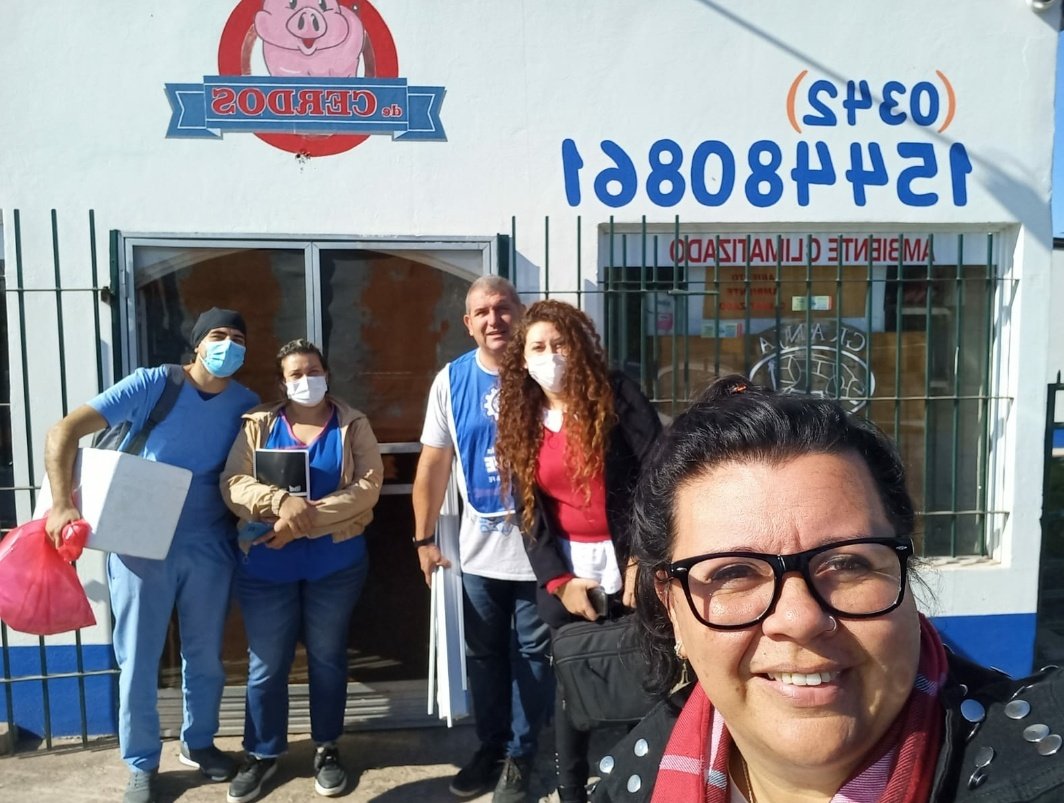 foecra's tweet photo. La Federación en colaboración de @ansesgob y @MinSaludSantaFe están llevando adelante un acampaña de asesoría y vacunación para todos los trabajadores y su grupo familiar.
#Nelson #vacunacioncovid
#vacunación #ANSES #Salud
#foecra #danielroaconduccion https://t.co/oEpnv0APkk