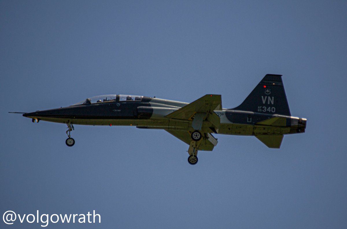 2022/05/16 2⃣/5⃣
4x US Air Force T-38C Talons
66-8392 as EURO11
66-8364 as EURO47
65-10430 as SHOOT24
65-10340 as SHOOT20
#milair #aviationphotography #planespotting #aviation #AvGeek #haveglass #USAF #T38 #ENJJTP #90FTS #80FTW #25FTS #71FTW