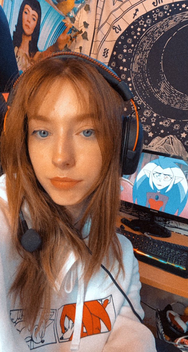 thetaskoshei's tweet image. i love how i took random selfies while watching the owl house absolutely destroy my world