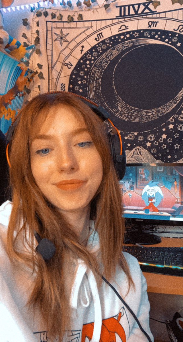 thetaskoshei's tweet image. i love how i took random selfies while watching the owl house absolutely destroy my world