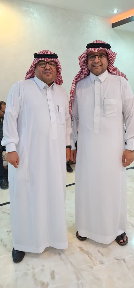 tgamgoom's tweet photo. اليوم جئتكم من العادة الموسمية لا قطعها الله من عادة حميدة..
حيث احتفى كما هو الحال كل عام الصديق الخلوق د.عواد الذايدي@dr_Awwad بخريجي كلية الطب في @NBU_KSA بحضور د. شهاب الذايدي وكيل الكلية ..وعدد من الأحبة
فرحتُ كثيراً بلقاء أطباء المستقبل..
الوطن..ينتظركم..
شكراً د.عواد.. https://t.co/B6Exq6do7G