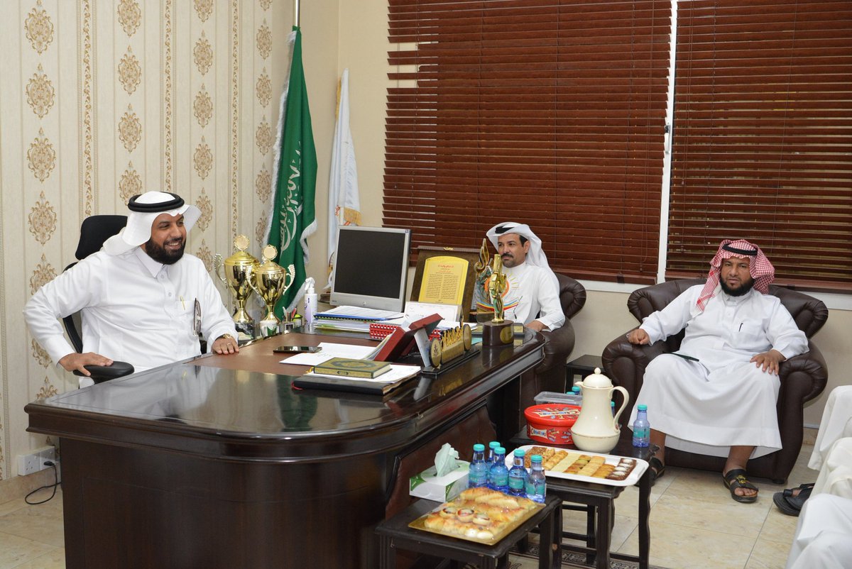 al_omariah's tweet photo. درس تطبيقي لمادة الدراسات الاجتماعية بابتدائيةالعمرية الأهلية
للمعلم/ عبدالله نداء الشرعان 
في حضور مشرف الدراسات الاجتماعية بمكتب تعليم سكاكا
 أ. معازر عسير الرويلي 
وعدد من معلمي الاجتماعيات
بمدارس سكاكا
ومدير المدسة أ. محمد عبدالله الفاضل 

#تعليم_الجوف 
@MOE_JOF 
@MOE_JOF_01 https://t.co/hfsOhzniEW