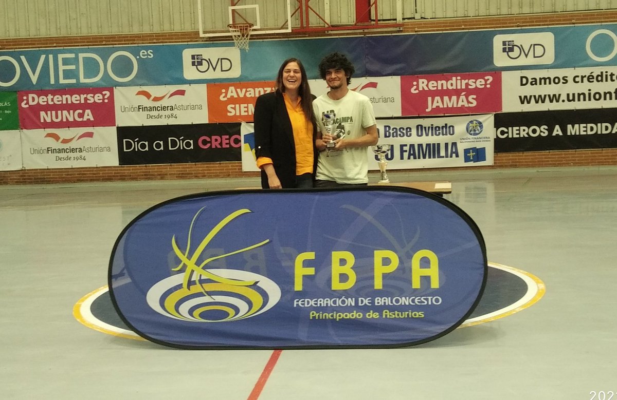 FBPA_asturias's tweet photo. 💠 COMPETICIONES // PRIMERA DIVISIÓN AUTONÓMICA MASCULINA //Entrega de premios a los equipos participantes en la Final A4 Primera División Autonómica Masculina. @RGCCBaloncesto @cbnorena1988 @cbarganosa @cbPumarin @CirculoGijon #ILanza https://t.co/jvaU599tzL