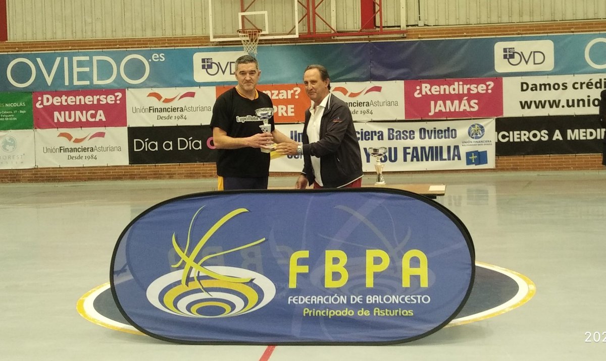 FBPA_asturias's tweet photo. 💠 COMPETICIONES // PRIMERA DIVISIÓN AUTONÓMICA MASCULINA //Entrega de premios a los equipos participantes en la Final A4 Primera División Autonómica Masculina. @RGCCBaloncesto @cbnorena1988 @cbarganosa @cbPumarin @CirculoGijon #ILanza https://t.co/jvaU599tzL