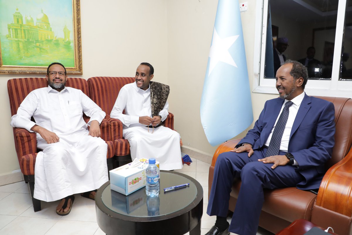 HassanSMohamud's tweet photo. Sharaf ayey ii ahayd inaan caawa la kulmay Ra'iisul Wasaare Maxamed Xuseen Rooble iyo qaar kamid ah golehiisa wasiirrada. Waxaan ugu mahadceliyay dadaalkii uu u galay in dalka ka qabsoonto doorasho. https://t.co/9dRA2lLOaZ