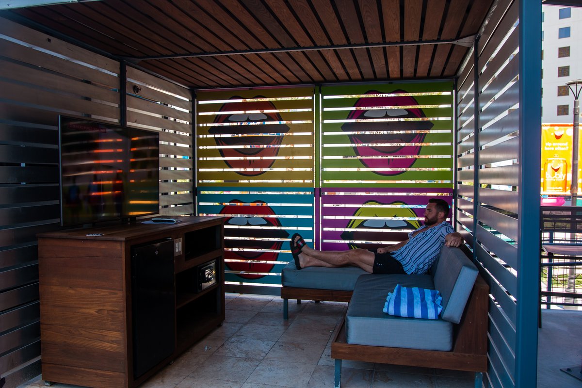 PHVegas's tweet photo. LIKE if you're team cabana
COMMENT if you're team daybed โ๏ธ
Reserve at #TheScenePoolDeck here ๐ https://t.co/uiLUQXpqTo https://t.co/6p4890OHM5