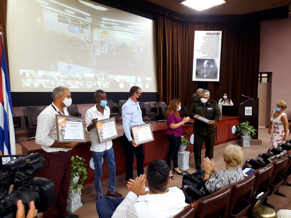 CIGBCuba's tweet photo. Con la presencia del Coronel Luis C. Guzmán, Jefe del Cuerpo de Bomberos del @minint_cuba, inició la Semana Nac. de Protección contra Incendios, en la sede del @CIGBCuba, por ser insignia del potencial científico de @BioCubaFarma y sus resultados en la seguridad contra incendios. https://t.co/dzO31tdSSb
