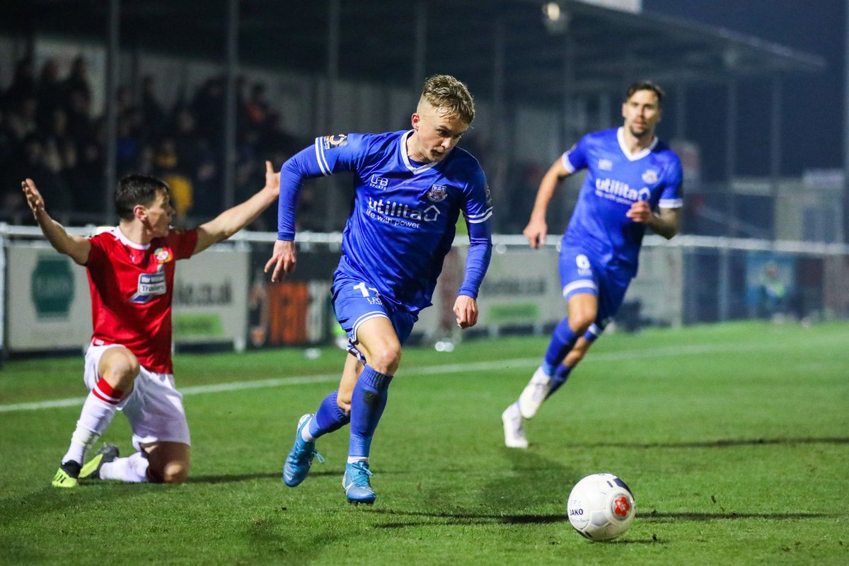 SamSmart98's tweet photo. @EastleighFC 🤝 https://t.co/5ACYE6Ykxk