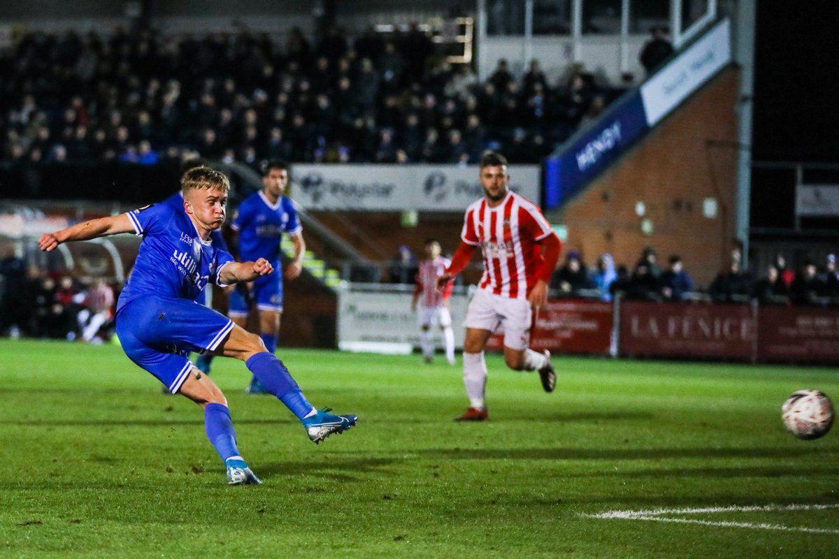 SamSmart98's tweet photo. @EastleighFC 🤝 https://t.co/5ACYE6Ykxk