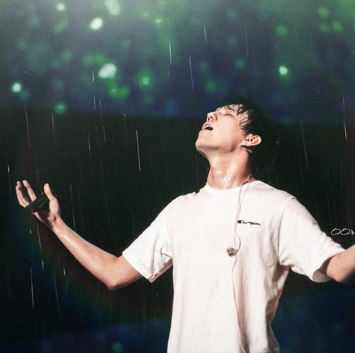 SudovaMaria's tweet photo. @vidiad67 @TopTenOfficial @dimash_official The talented singer #DimashQudaibergen stole my heart.  #BeWithMe  is a custom song full of pop, rap and great fun.@dimash_official and the song #BeWithMe completely enchanted me, without which I can't live and breathe.
132🤩🤗💥😍🍇 https://t.co/1m2UMURMCm