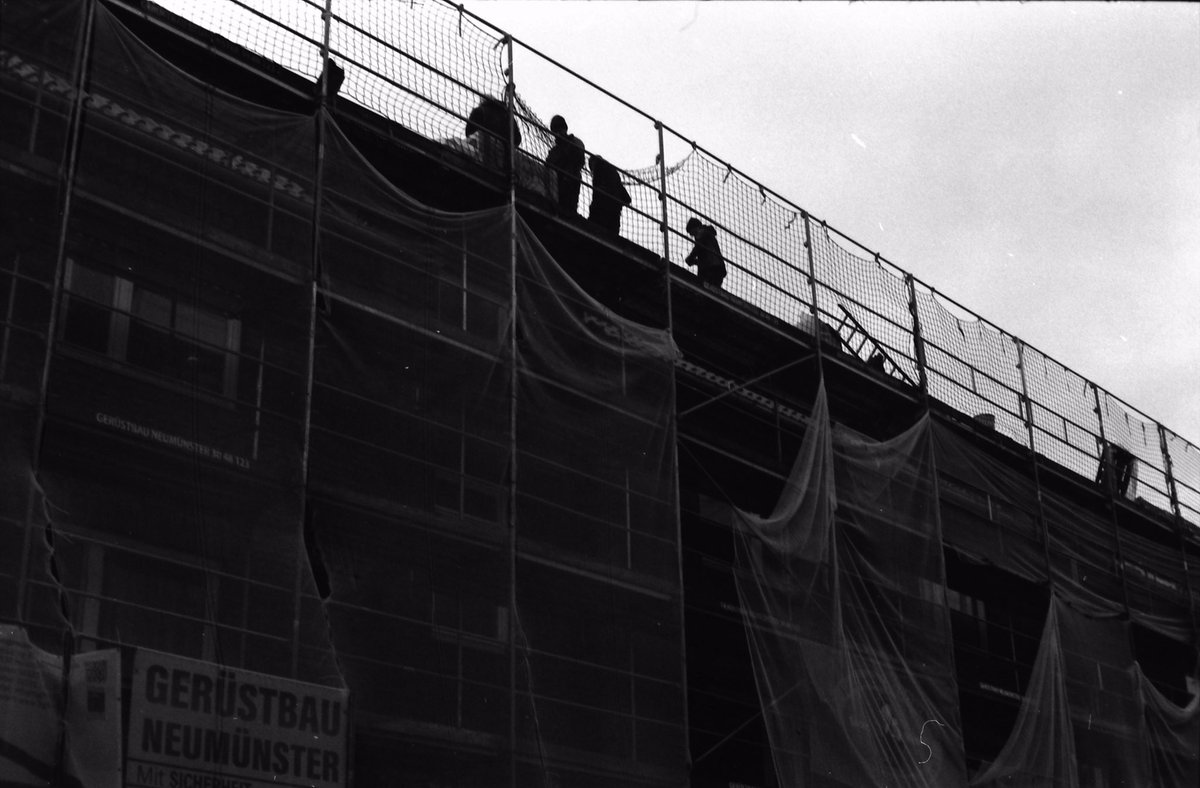 „working space“

Leica M2 
Voigtländer 50mm f1.5
Kodak TX-400

#fineartphotography #leica #leicaphotography #35mmfilm #bnw #blackandwhitephotography #blackandwhite #filmphotography #monochrome #street #streetphotography #citylife #documentary