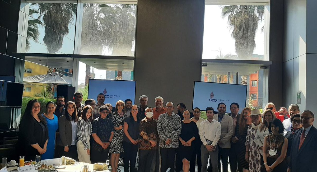 CorpSenoroMX's tweet photo. Extraordinario encuentro de negocios INDONESIA EN GDL!! 🇲🇽🇮🇩 
#GDL y #Yakarta un paso adelante en el desarrollo económico de MX y el Mundo ⚙️📊🌐✈️🚚

Grcs. @cheppy_wartono @ciaj_jalisco @tonolancaster_ @IndonesiaInMx @CCIJalisco @SedecoJalisco @AMEXMEGuadalaj1 @ItpcCdMx @Westin https://t.co/XJN7Cc8xyl