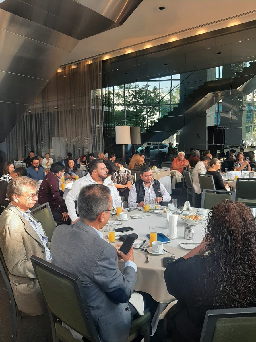 CorpSenoroMX's tweet photo. Extraordinario encuentro de negocios INDONESIA EN GDL!! 🇲🇽🇮🇩 
#GDL y #Yakarta un paso adelante en el desarrollo económico de MX y el Mundo ⚙️📊🌐✈️🚚

Grcs. @cheppy_wartono @ciaj_jalisco @tonolancaster_ @IndonesiaInMx @CCIJalisco @SedecoJalisco @AMEXMEGuadalaj1 @ItpcCdMx @Westin https://t.co/XJN7Cc8xyl