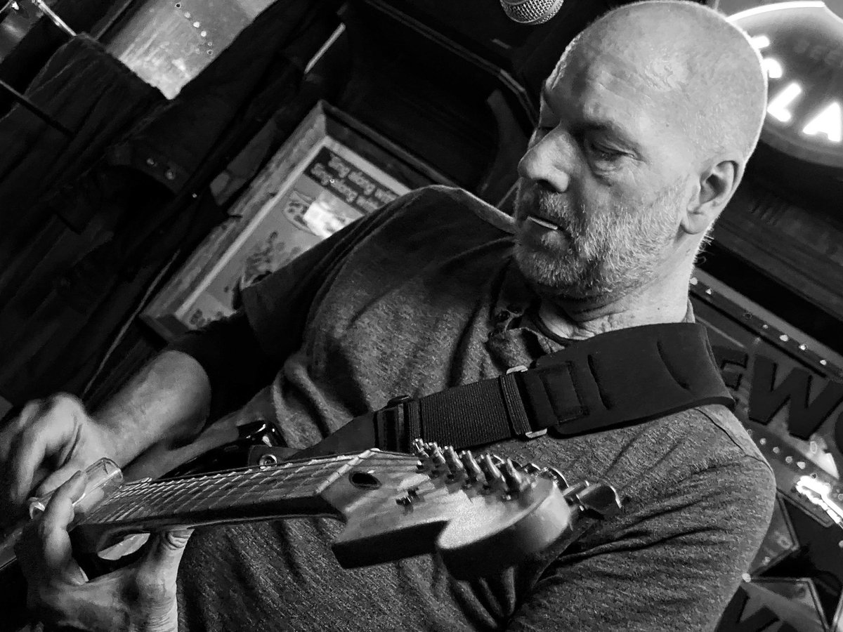 SGSB_ROCKS's tweet photo. Lance Doss songwriter, guitar & vocals The Sidney Green Street Band. Photo by @dennisdibrizzi #lancedoss #sgsb #SidneyGreenStreetBand #greatnotchinn #guitar #slide #slideguitar #music #musicians #njbands #njmusic #njmusicians #guitarplayer #rock #blues #southernrock https://t.co/Uqzdf0Bvzo