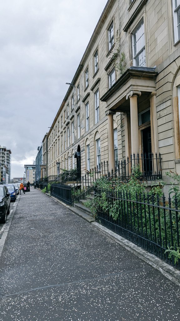 newglasgowsoc's tweet photo. Walking around #BlythswooSquare, it's sad to see that the commercial units to the north side of the square are left rotting. Tourists walking eastward along West Regent Street were left unimpressed with the state of these heritage buildings. #SaveTheBuilding #Glasgow https://t.co/cQvY8pPIY3