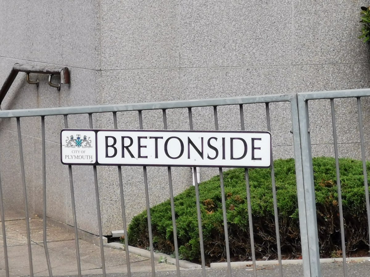 #emojibzh Kavet em eus ma c'harter muiañ karet e Plymouth !
I found the quarter of my heart in Plymouth! 
J'ai trouvé mon quartier de cœur à Plymouth !