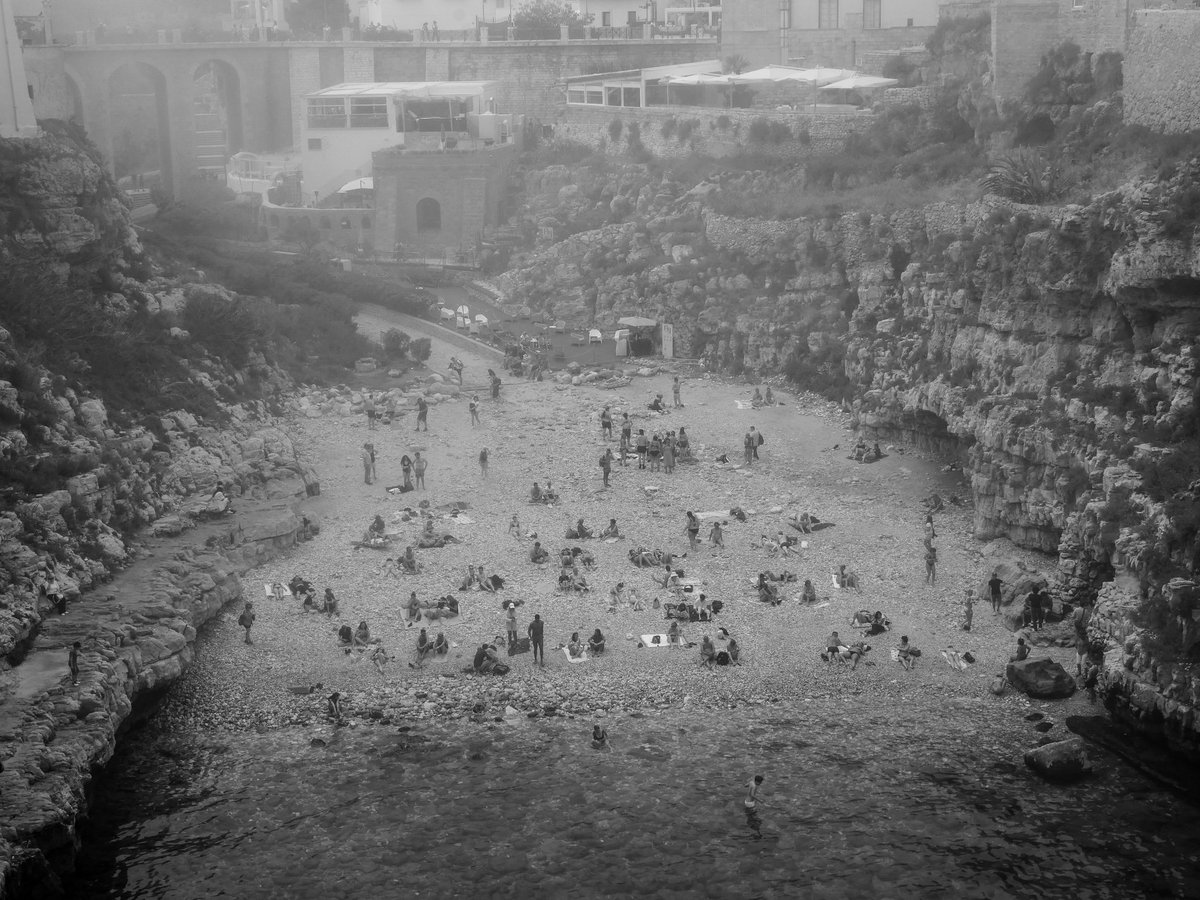 BeatrixDessin's tweet photo. #Polignano a mare sotto la nebbia ; #fotografia #photographie #blackandwhitephotography #Italia #Puglie https://t.co/LmZv8pm0Mp