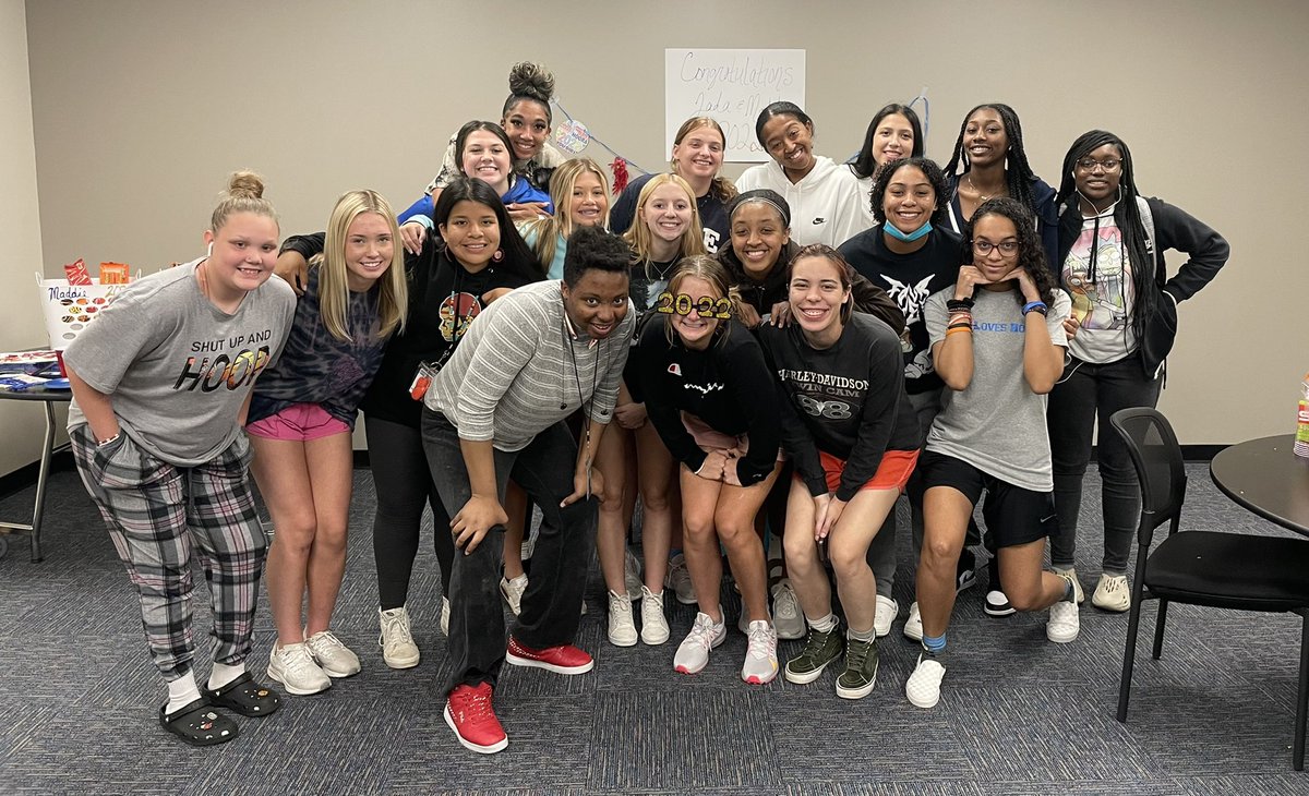 SouthmooreWBB's tweet photo. Today we celebrated our two seniors with a surprise graduation party. We are really going to miss @Maddie_Ice2 and Jada. #graduationweek #ladysabercats #family https://t.co/sTC9o5v7qX