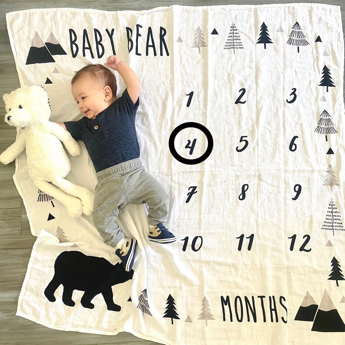 LizzyPalmatier's tweet photo. 4 months of Michael. Oh I love this Baby Bear! ❤️ #babybear #momlife #fourmonthsold #boymom https://t.co/Fouz1FyqC2
