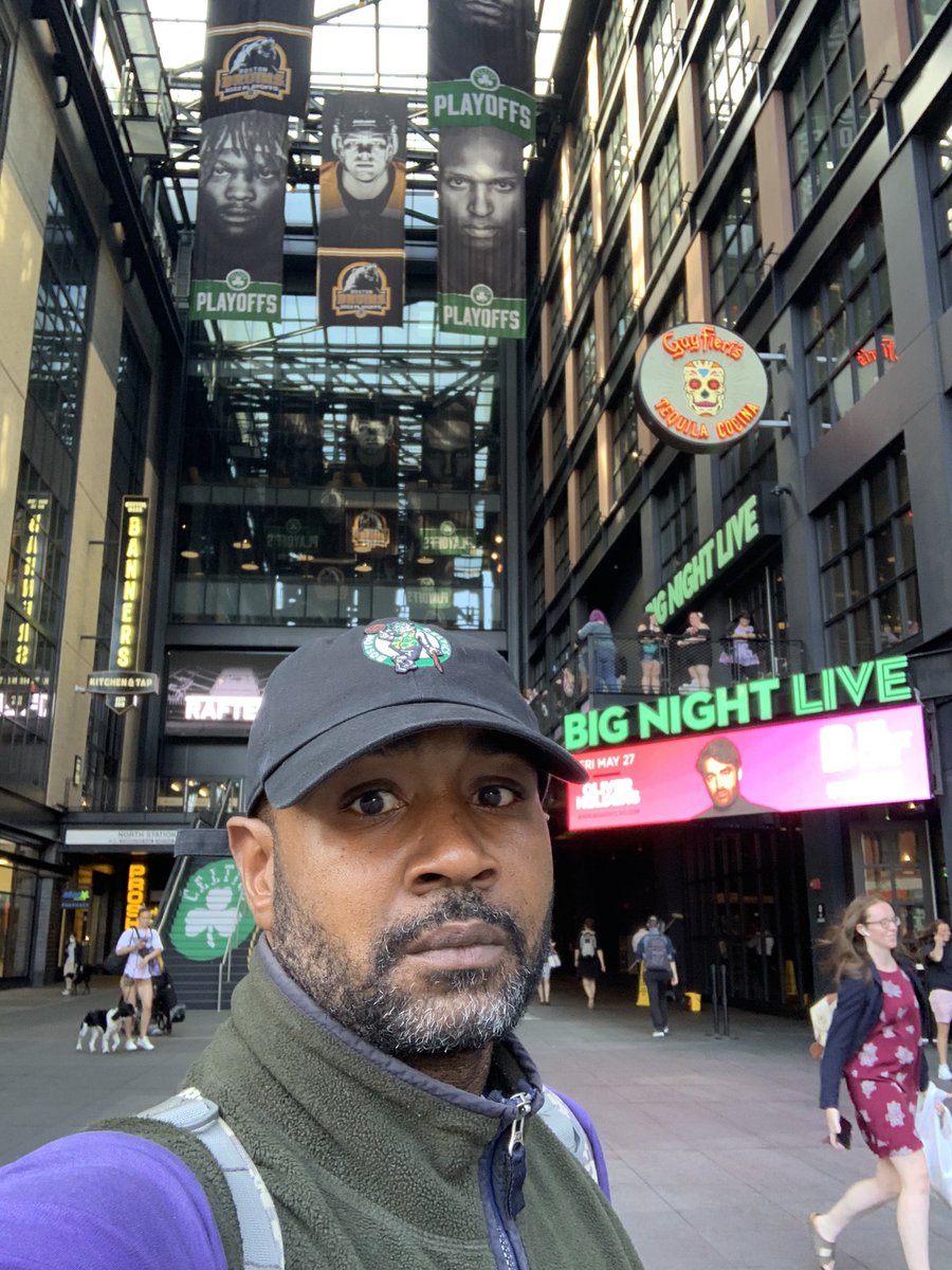 SpaceageRich's tweet photo. 🏀Whooped the biggest playa in the #Common’s Area 💐 #Lucky ☘️@celtics #GreenMonster #2k22 #Beantown #Nba2k22 #NBA #NBAonTNT #ESPN #ClassicRock #ondogs #Ondeaddogs https://t.co/3HOlPk6ZXH