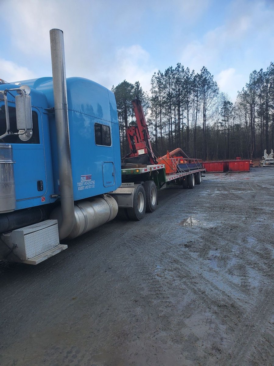 Truckingnation_'s tweet photo. Another rig move! Join the team in Shreveport/ East Texas 308-BIG-LOAD βοΈ
#rigmoving #owneroperator #trucking #oilfieldservices https://t.co/0XtgTxwwo6
