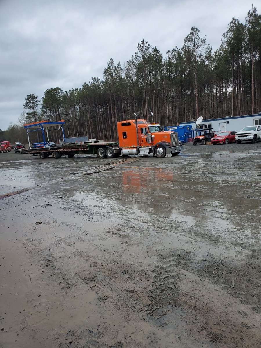 Truckingnation_'s tweet photo. Another rig move! Join the team in Shreveport/ East Texas 308-BIG-LOAD βοΈ
#rigmoving #owneroperator #trucking #oilfieldservices https://t.co/0XtgTxwwo6