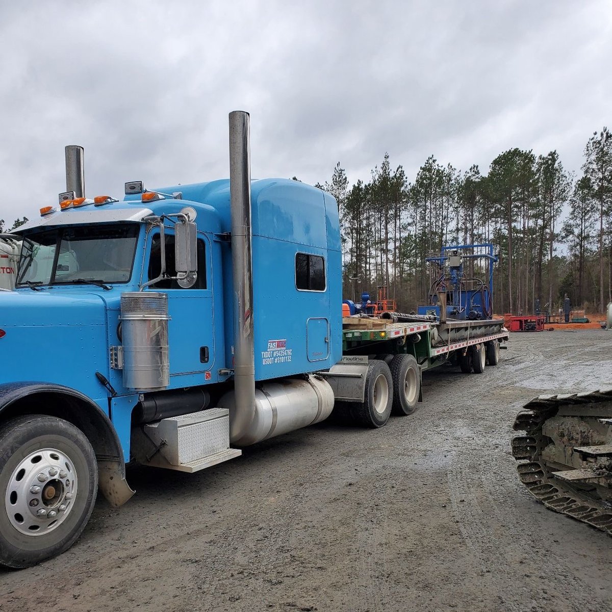 Truckingnation_'s tweet photo. Another rig move! Join the team in Shreveport/ East Texas 308-BIG-LOAD βοΈ
#rigmoving #owneroperator #trucking #oilfieldservices https://t.co/0XtgTxwwo6