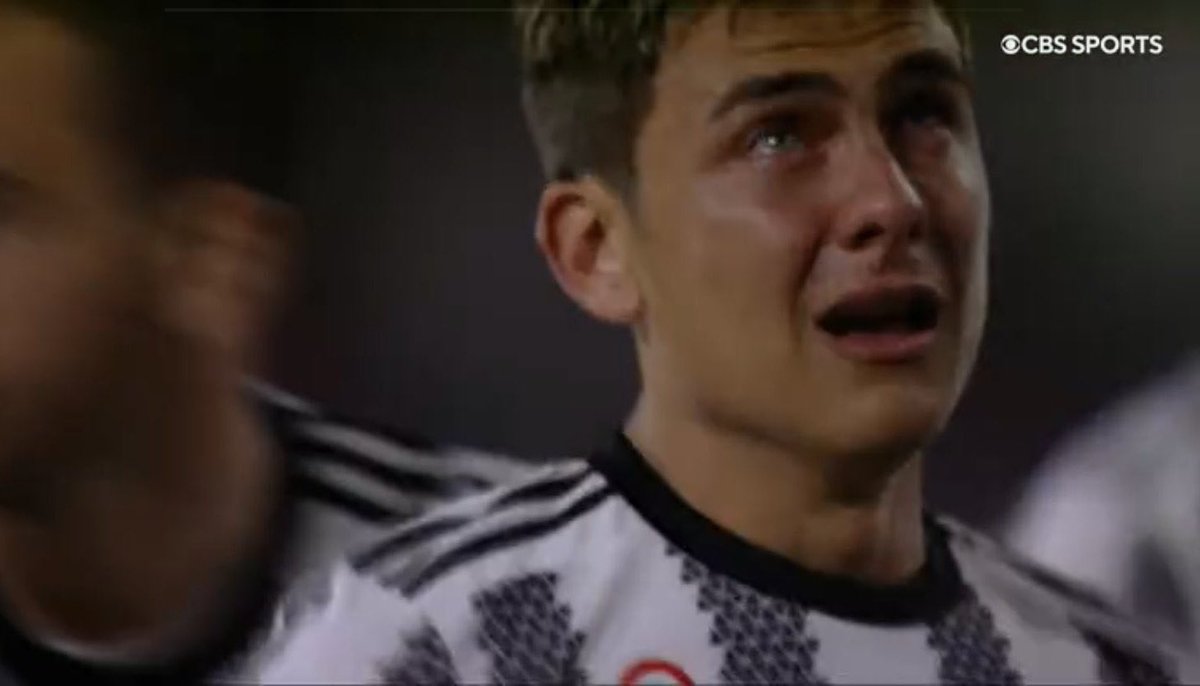 Er_Libanese7's tweet photo. Lo sapete chi è? 
È un bambino che tifa Juve. 
E gli hanno detto che domani dovrà smettere. https://t.co/K9Xrd5EBP1