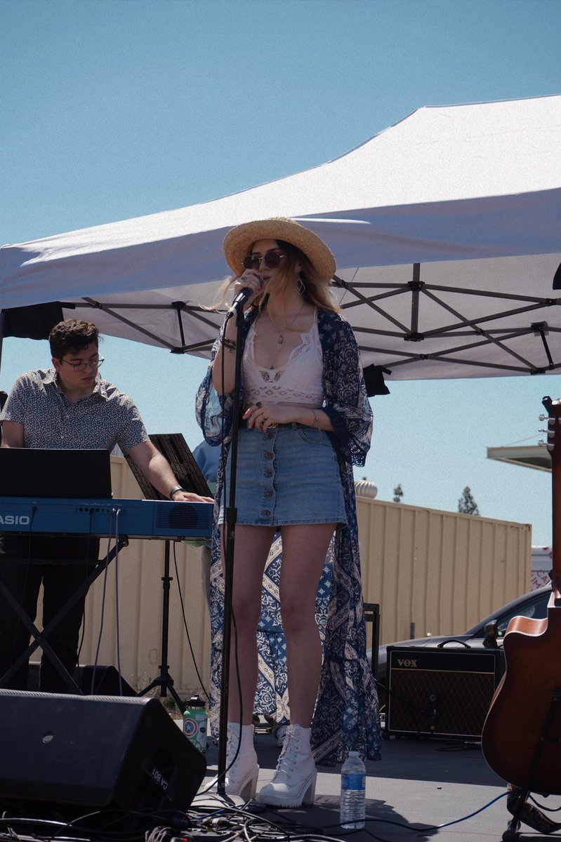 CSUNVOVE's tweet photo. A look back at @kattpadden performing Love in Utah for the Golden Hour performance 

#csun #csunmusic #vove #voveentertainment #music #performance #liveshow #show #band #singer #songwriter #explorepage https://t.co/z9dqxfipbJ