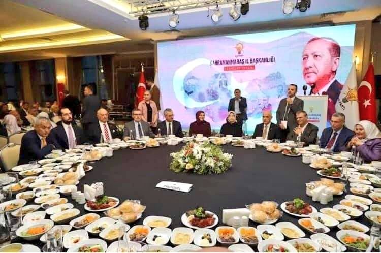Hakanan31329311's tweet photo. #YanınızaKalmayacak yediğiniz içtiğiniz çaldığınız 20 yılın hesabını vermeden gitmek yok https://t.co/5hSbo03IJI