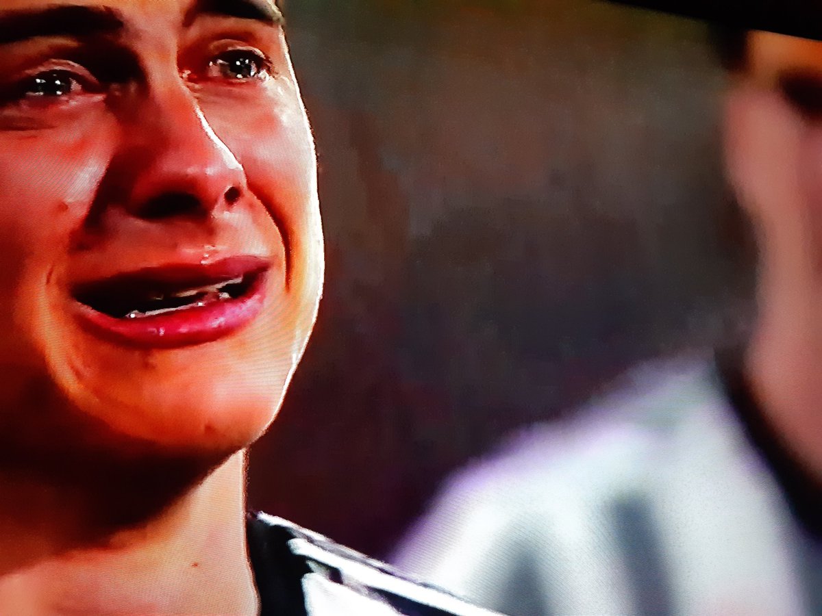 ActuFoot_'s tweet photo. Paulo Dybala totalement effondré à la fin de son dernier match au Juventus Stadium. 😢 https://t.co/ELRcURjXiF