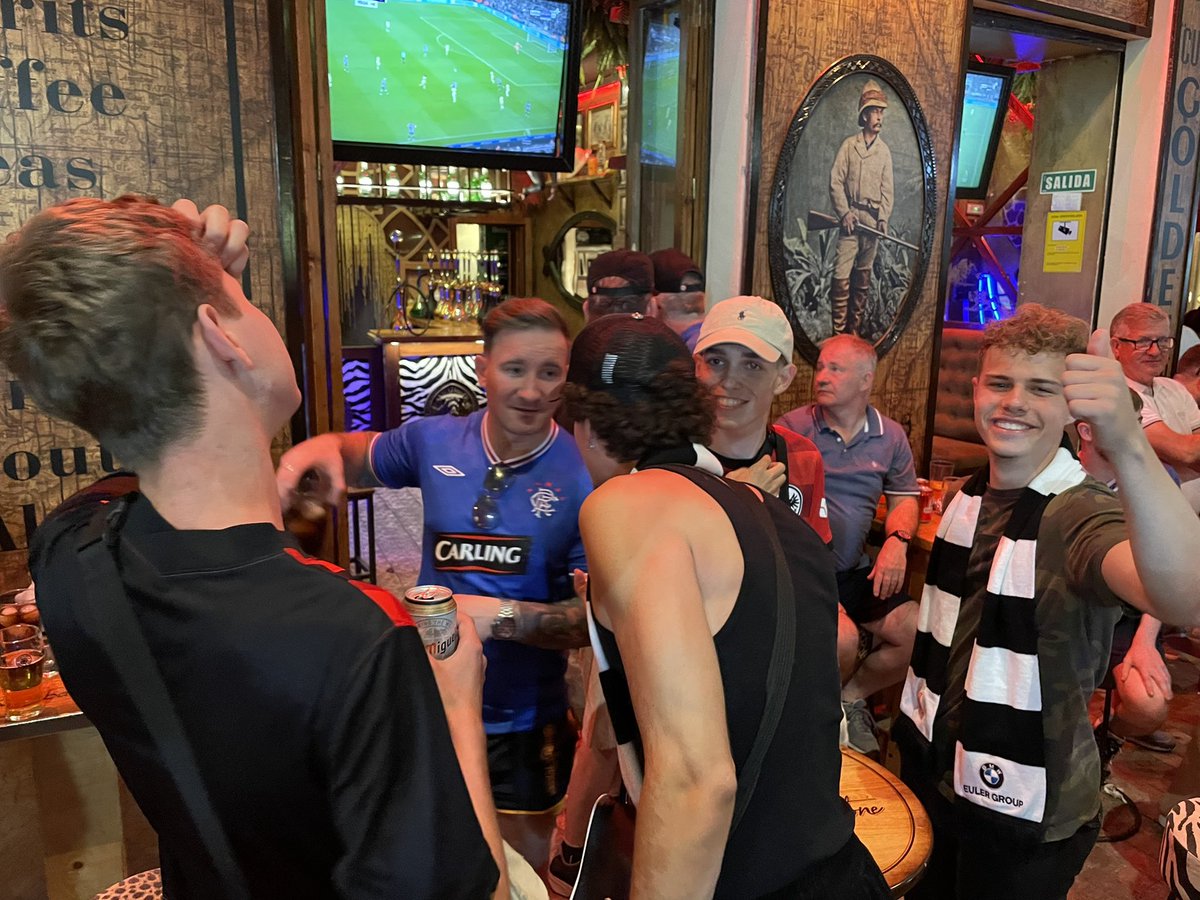 dec11mcc's tweet photo. Rangers and Frankfurt fans enjoying the night together here in Malaga. Refreshing to see.

Quality from both sets of fans. 👏

@EuropaLeague / @RangersFC / @eintracht_eng https://t.co/z4VGna8DTr
