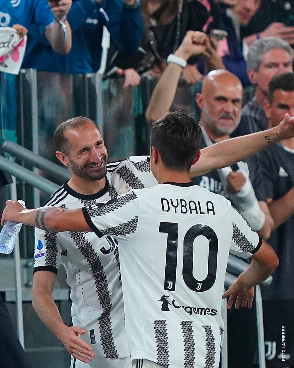 SerieA's tweet photo. Il 🔟 saluta la sua gente 💎

#JuveLazio #SerieATIM💎 #WeAreCalcio https://t.co/R1dCcHRUmB