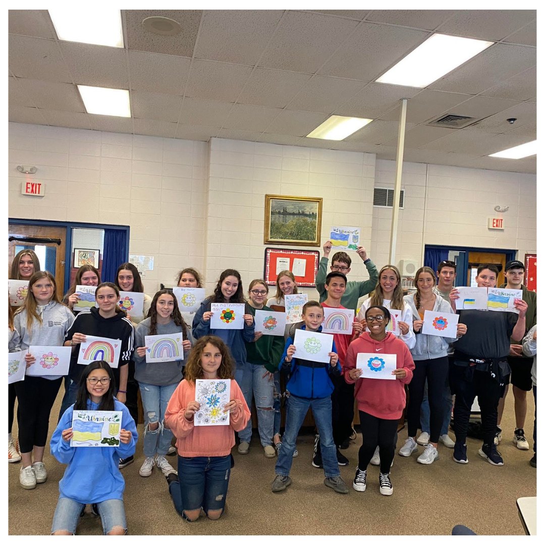 BBBSCNNJ's tweet photo. Students in our Lacey School Based Program are making a difference in the world! They decorated cards attached to teddy bears that will be sent to Teddybusz, an organization whose mission is to provide "Bears of Hope" to Ukrainian refugees #BearsOfHope #StandWithUkraine 💚 https://t.co/0cRJzUnN9Q