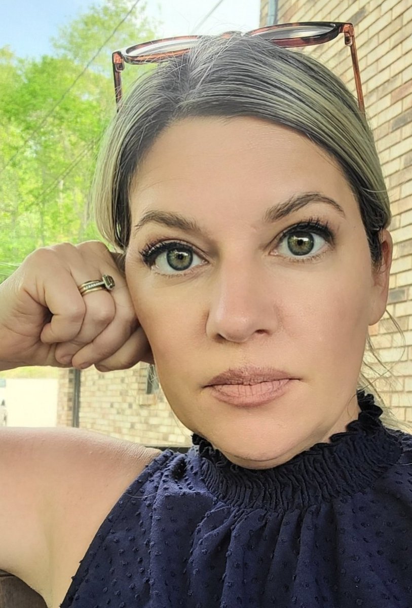 elsakurtshow's tweet photo. I've been told to smile my whole life. ("Why you so mad?" "You'd be so much prettier if you smiled" "Aw, c'mon, now, things can't be that bad!")
Y'all I was born with a resting b* face. 🤷🏼♀️. I DO smile. But not because someone tells me to.
Who can relate? #restingbface https://t.co/NzfOz6FKb2